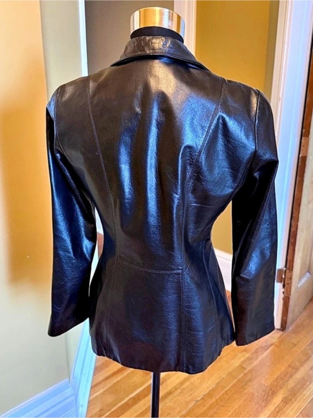 Danier Leather Button-Front Jacket - Picture 4 of 12
